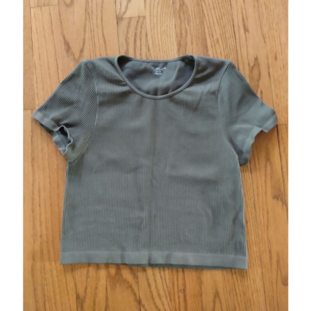 Urban Outfitters Stretchy Ribbed knit tee M/L